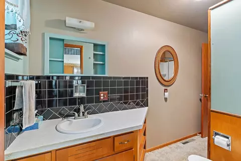 Bath - 253 Raven Tract B Rd, Noel, MO 64854 photo 1 of 2