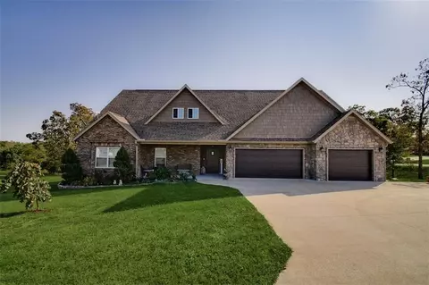 10125 Raindrop Ln, Gravette, AR 72736