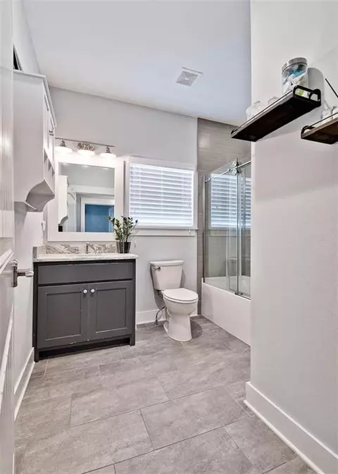 Bath - 10125 Raindrop Ln, Gravette, AR 72736 photo 4 of 6