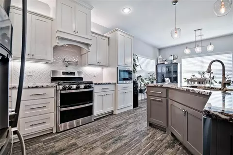 Kitchen - 10125 Raindrop Ln, Gravette, AR 72736 photo 3 of 5