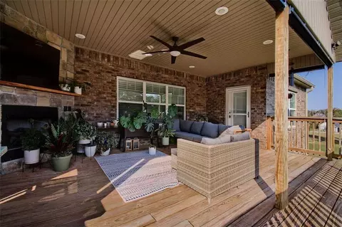 Exterior - 10125 Raindrop Ln, Gravette, AR 72736 photo 2 of 4