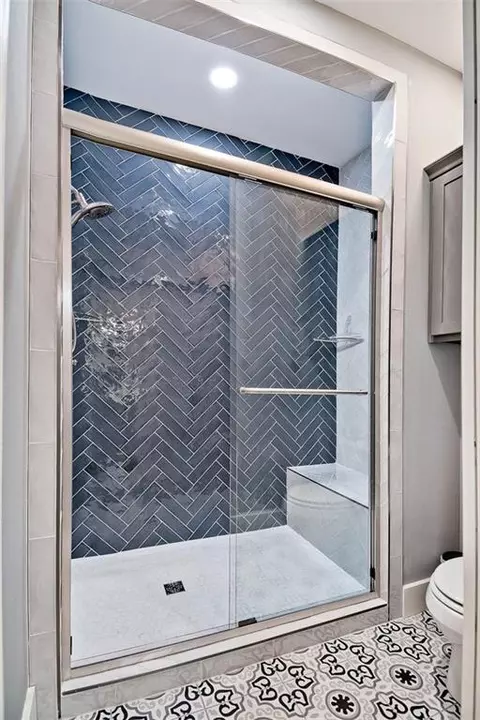 Bath - 10125 Raindrop Ln, Gravette, AR 72736 photo 6 of 6