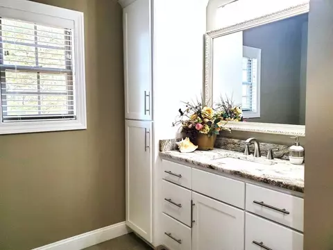 Bath - 21942 Mill Creek Cir, Shell Knob, MO 65747 photo 2 of 4