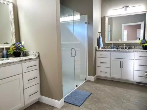 Bath - 21942 Mill Creek Cir, Shell Knob, MO 65747 photo 1 of 4