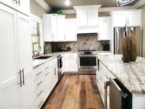 Kitchen - 21942 Mill Creek Cir, Shell Knob, MO 65747 photo 3 of 3