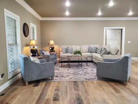 Living - 21942 Mill Creek Cir, Shell Knob, MO 65747 photo 2 of 3