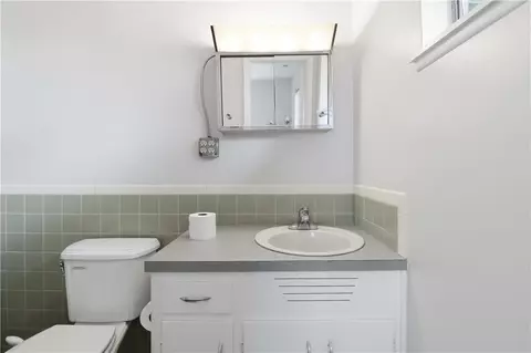 Bath - 1908 Robyn Rd, Springdale, AR 72762 photo 2 of 2