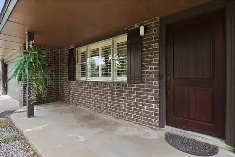 Exterior - 1908 Robyn Rd, Springdale, AR 72762 photo 2 of 7