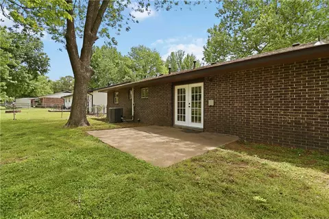 Exterior - 1908 Robyn Rd, Springdale, AR 72762 photo 3 of 7
