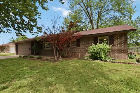 1908 Robyn Rd, Springdale, AR 72762