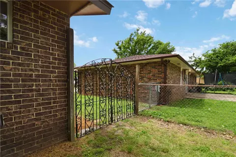 Exterior - 1908 Robyn Rd, Springdale, AR 72762 photo 4 of 7