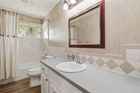 Bath - 1908 Robyn Rd, Springdale, AR 72762 photo 1 of 2