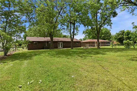 Exterior - 1908 Robyn Rd, Springdale, AR 72762 photo 6 of 7