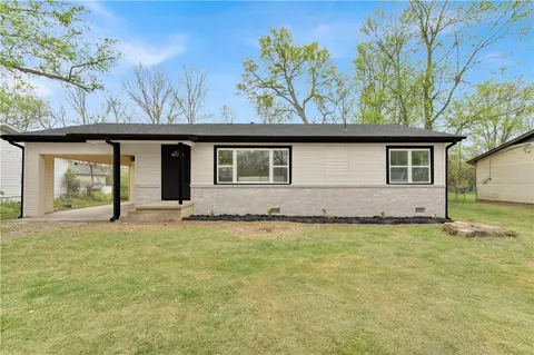 9 W Montgomery St, Fayetteville, AR 72701