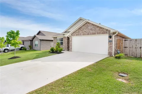 Exterior - 3785 Pinecrest St, Springdale, AR 72764 photo 5 of 6