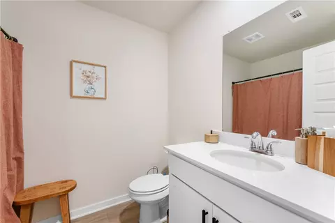 Bath - 3785 Pinecrest St, Springdale, AR 72764 photo 1 of 2