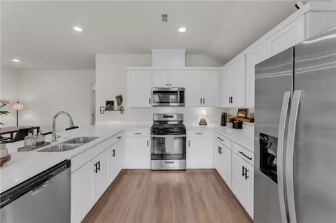 Kitchen - 3785 Pinecrest St, Springdale, AR 72764 photo 2 of 2