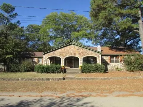 105 Saint Vincent St, Morrilton, AR 72110