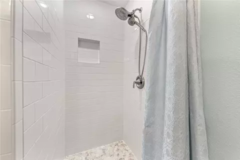 Bath - 15399 Putman Rd, Rogers, AR 72756 photo 3 of 5