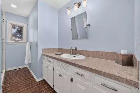 Bath - 15399 Putman Rd, Rogers, AR 72756 photo 5 of 5