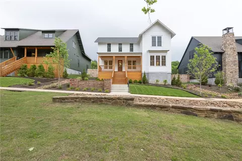 1738 W Markham Rd, Fayetteville, AR 72701