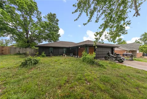 2211 W Olrich St, Rogers, AR 72758