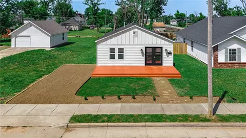 218 N 5th St, Rogers, AR 72756