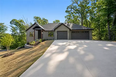 11 Hexham Dr, Bella Vista, AR 72715