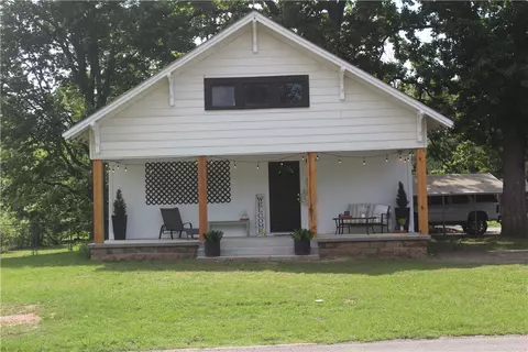 1113 N College St, Clarksville, AR 72830