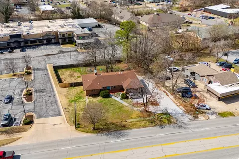 2227 N College Ave, Fayetteville, AR 72703