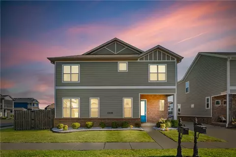 1737 W Broadway Pl, Rogers, AR 72758