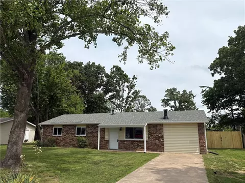1521 Forest Dr, Rogers, AR 72756