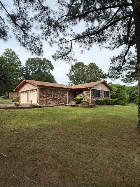 2912 W 19th St, Russellville, AR 72802