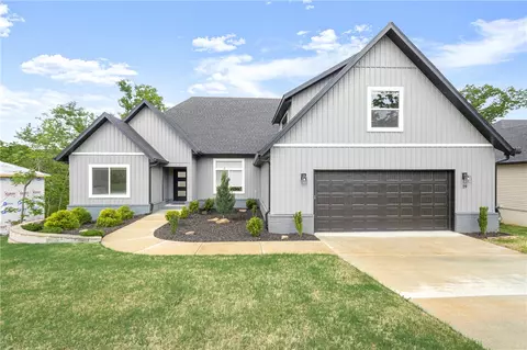 19 Tiree Dr, Bella Vista, AR 72715