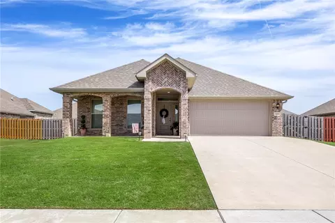 2402 Armstrong Ln, Pea Ridge, AR 72751