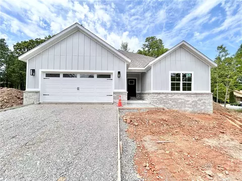 8 Kirkdouglas Ln, Bella Vista, AR 72715