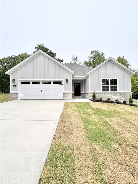 8 Kirkdouglas Ln, Bella Vista, AR 72715