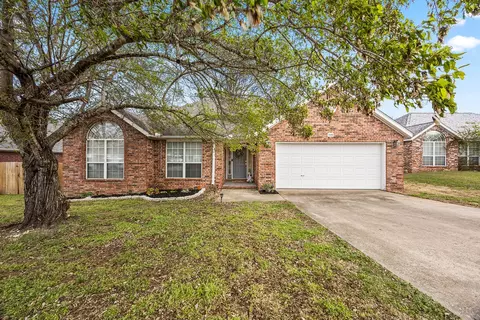 5588 E Country Rdg, Fayetteville, AR 72701
