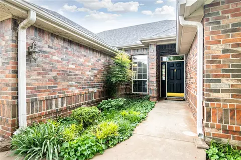 215 Dawn Dr, Centerton, AR 72719 photo 2