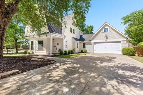 301 NW B St, Bentonville, AR 72712