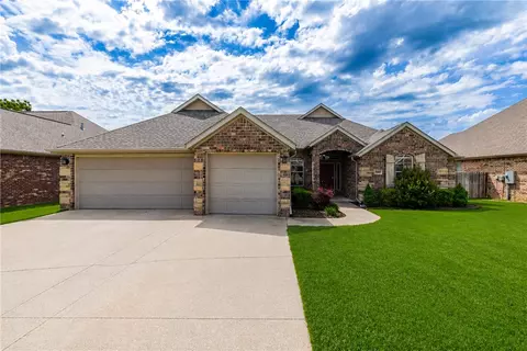 4600 SW Skyline St, Bentonville, AR 72713