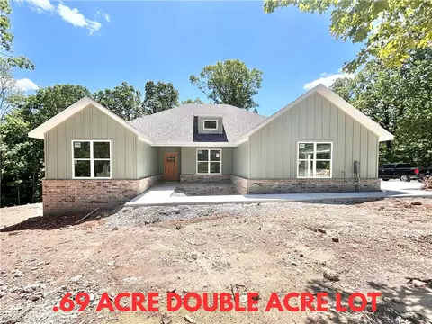 2 Boswell Ln, Bella Vista, AR 72715