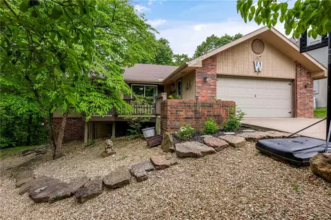 8 Harling Ln, Bella Vista, AR 72715