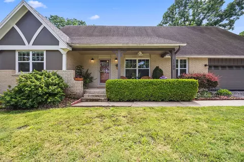 1109 E Glenn Ln, Fayetteville, AR 72703