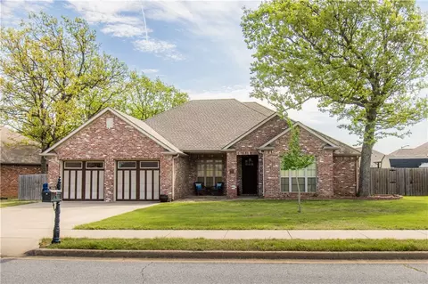 405 Buffalo Gap Dr, Siloam Springs, AR 72761
