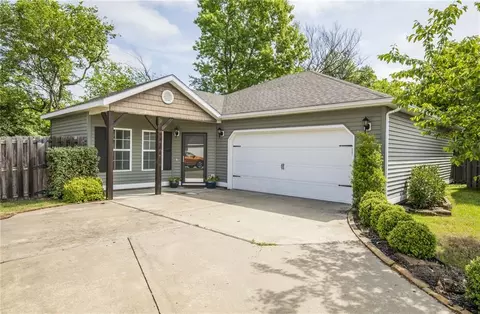4428 W Bungalow Dr, Fayetteville, AR 72704
