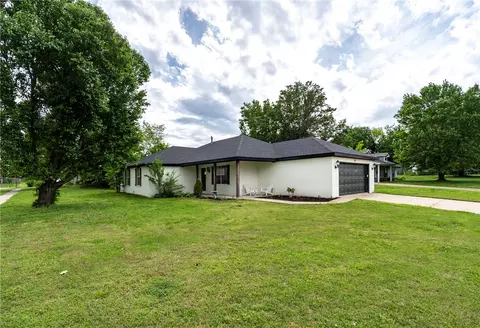 110 Cypress St, Prairie Grove, AR 72753