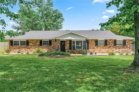 9268 Amy Dr, Springdale, AR 72762