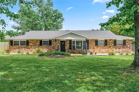 9268 Amy Dr, Springdale, AR 72762