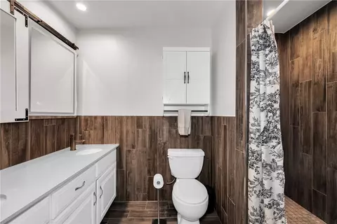 Bath - 9268 Amy Dr, Springdale, AR 72762 photo 3 of 5